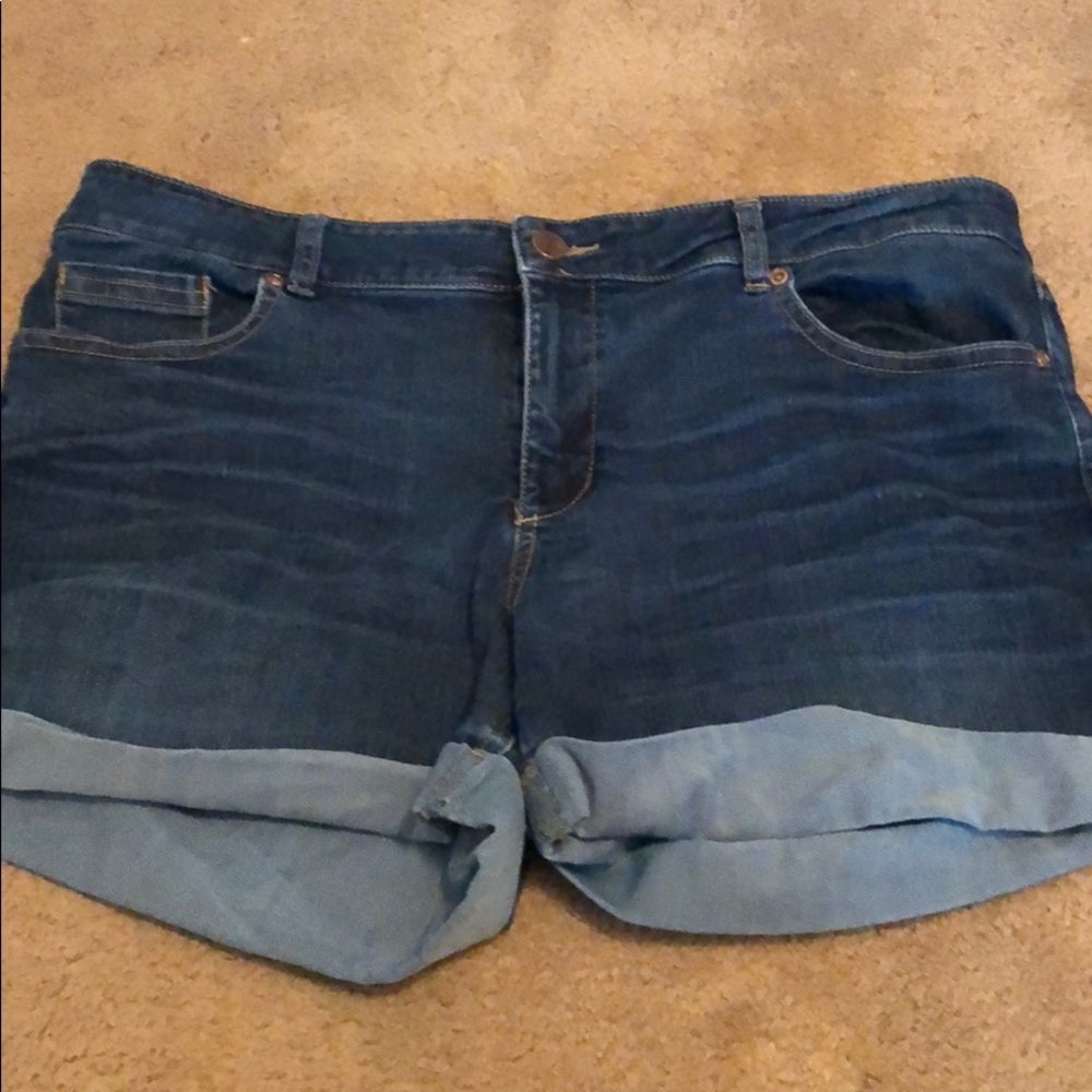 Mid rise shorts